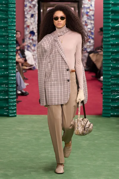 Look 27